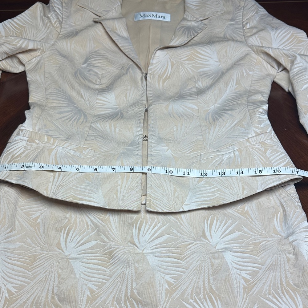 Max Mara Beige Jacquard Skirt Suit • Elegant Tailored Two-Piece • Size 6 - Picture 8 of 16